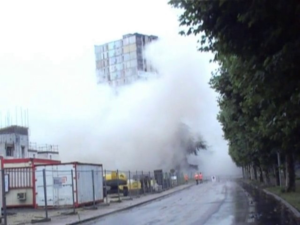 Destruction de la tour M (Montceau-les-Mines - 22072010)