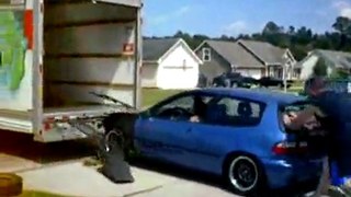 Come non caricare l'auto sul camion