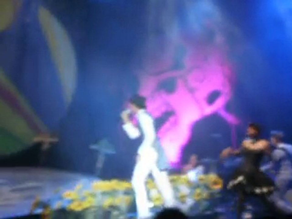 Mika Arènes de Nîmes 20-07-10 Big Girl