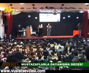 Dünya mustazaflar Gecesinde Grup Özlem'den bir sahne