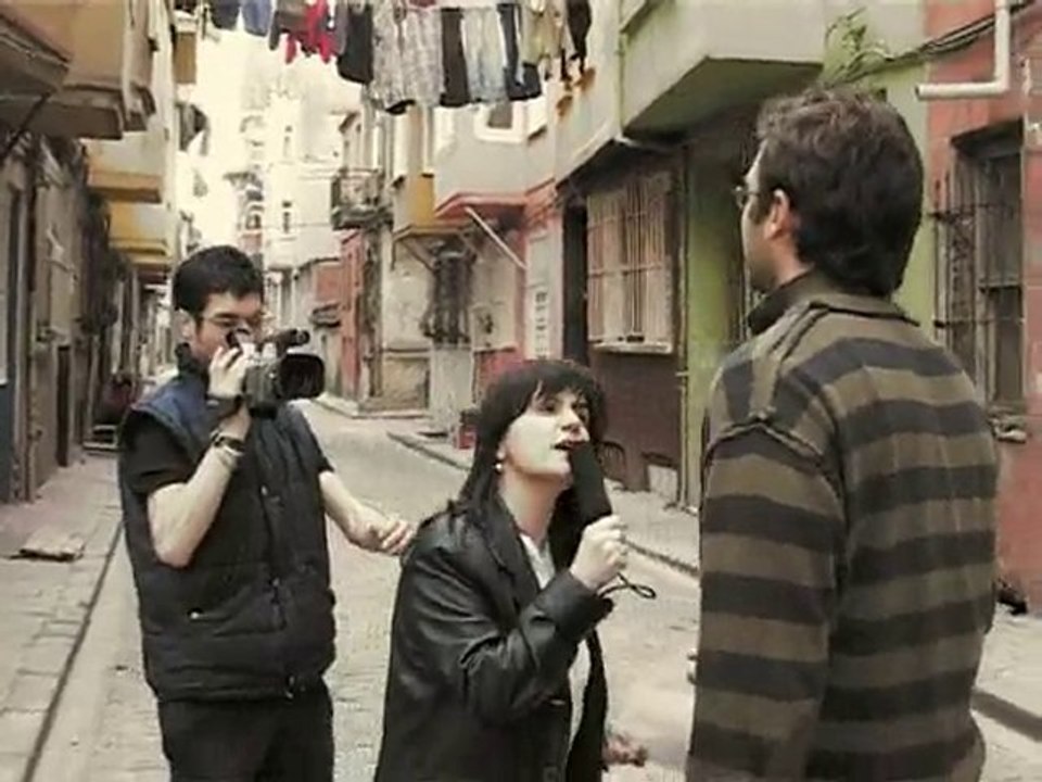 BIRAKIN ARTIK ŞU TERÖRİSTİ...