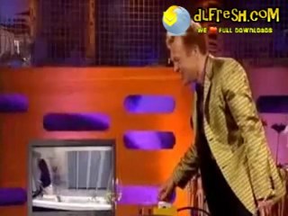 Graham Norton-Public Restroom Prank [dlfresh.com]