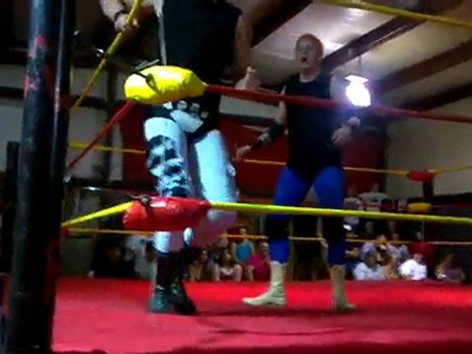 White Tiger vs Damien Payne 07-15-2010