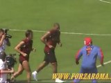 L'uomo ragno all'allenamento della Roma