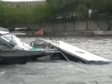 Un bus chute dans la Seine près de la Tour Eiffel