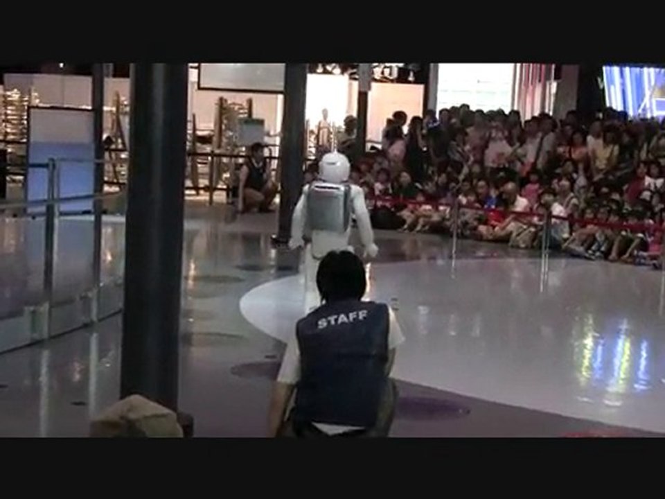 Congoplaza : Le Celebre robot Japonais "Asimo"
