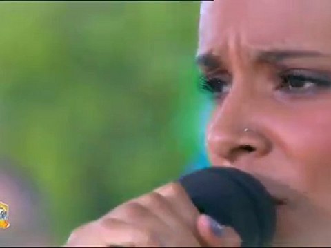 Shy'm chante Je Sais au Village Départ (24 Juillet 2010)