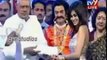 Genelia Donates RS200000 for Flood Relief Fund to CM of AP