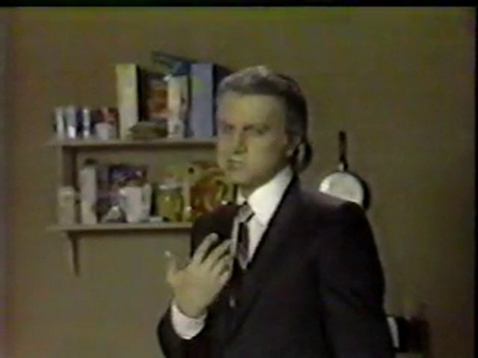 DAVE THOMAS (SCTV) AS BOB HOPE