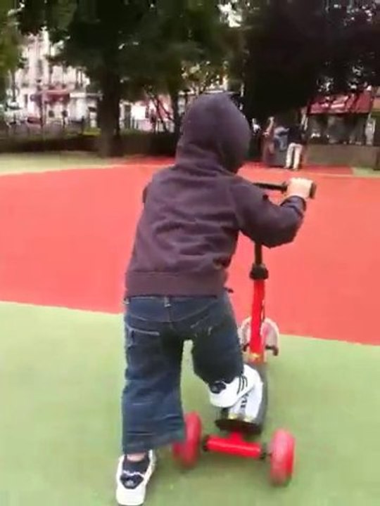 noah En Trotinette