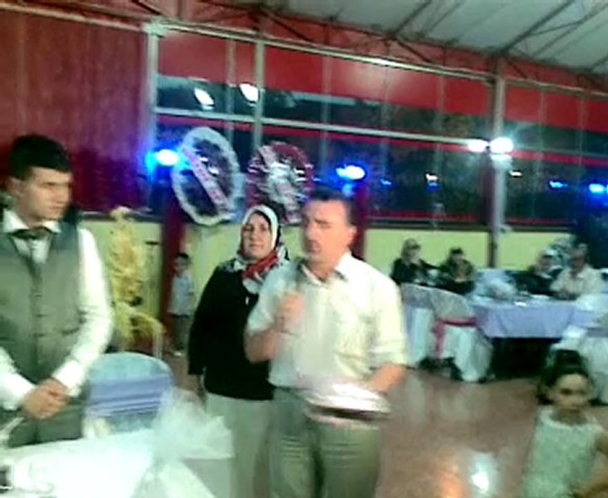 AHLATDER -HARMANDA ailesine plaket takdimi