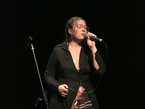 Satine chante la chanson des vieux amants