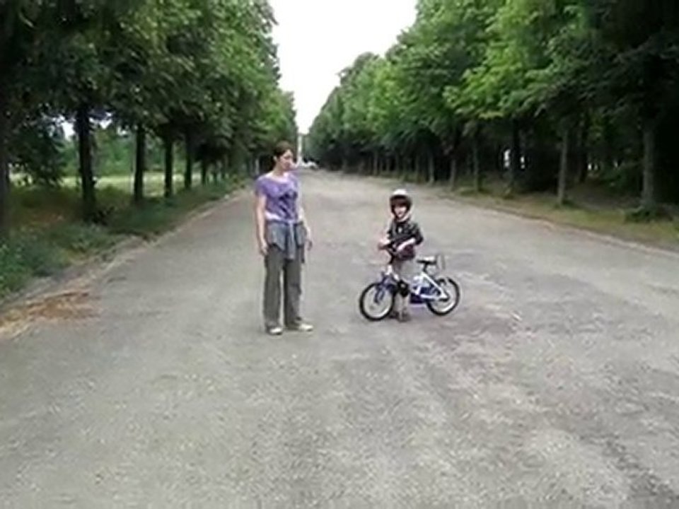 Je fais du vélo tout seul 1