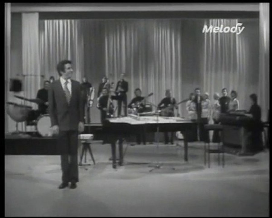 --Gilbert Becaud (1972)--  ""CHANTE.....""