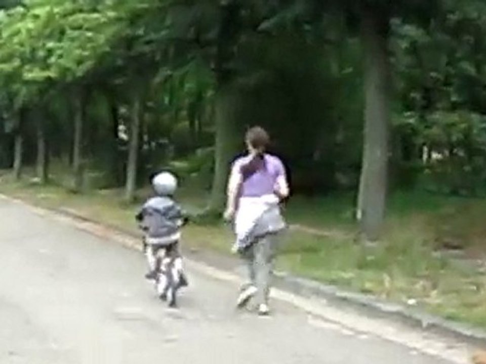 Je fais du vélo tout seul