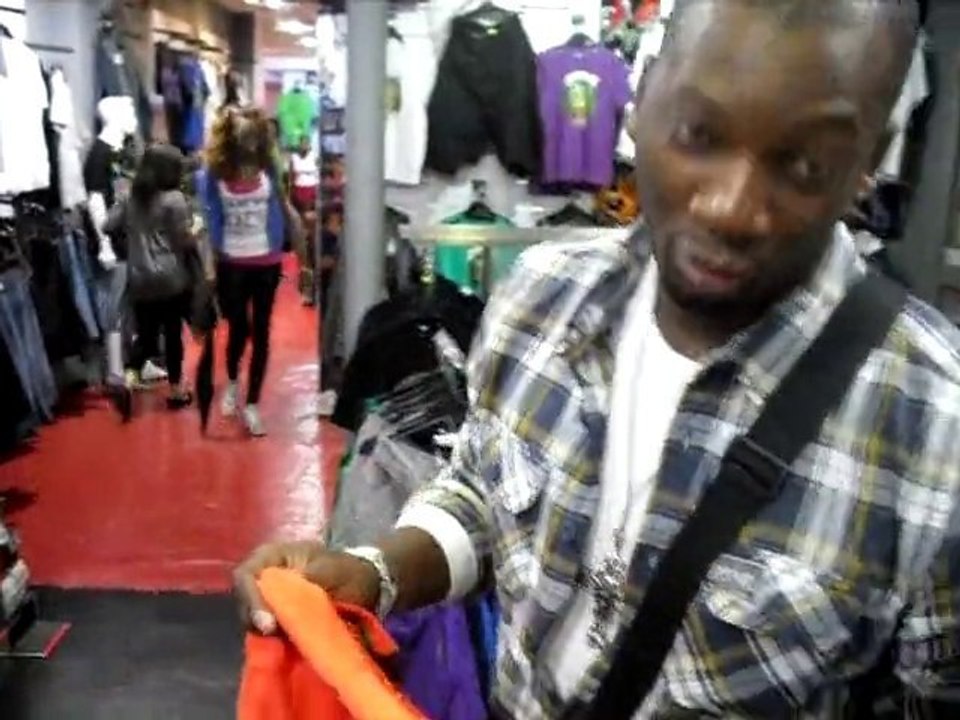 SINGUILA SOUTIENT LA MARQUE WAZAL