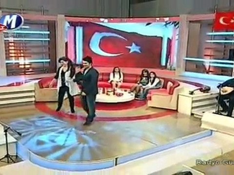 Oktay Bora Ertuğrul £££ MAVİ YELEK MOR DÜĞME