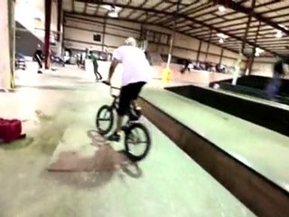 Reese Fresh Demonstrates the Style & Fluidity of BMX Street