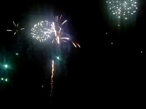Extrait feu d'artifice Puteaux14 Juillet 2010.Un17 Juillet!