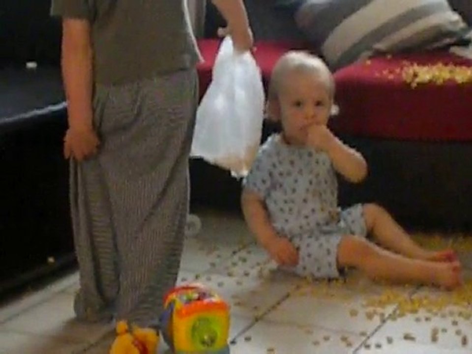 Quentin et Mathéo 1, miel pops 0