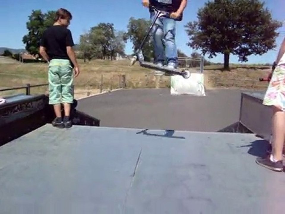 video 2010 Issoire White Vadore Crew Skate show