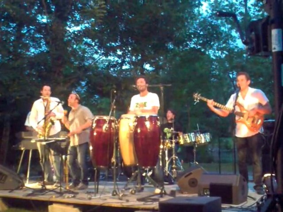 EL SUPER MINI COMBO NACIONAL live @ Confolens, 22/7/2010.