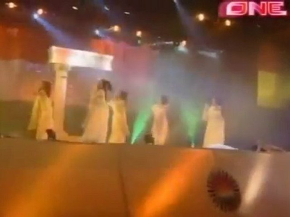 Aishwarya Rai, SRK , Rani Mukherjee- Stage Performance-Pt.2