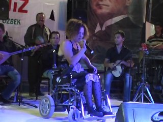 Yeşilova Şenliklerinde TRT Sanatçısı Songül Özgün