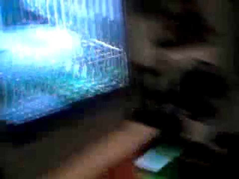 Filou mate la télé