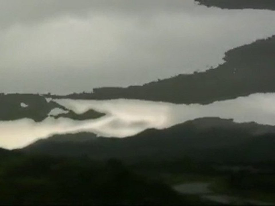 6.- HUYENDO DE LA TORMENTA - Fleeing from the storm