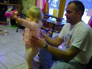 Lucie, ses 1ers pas seule, déc 09