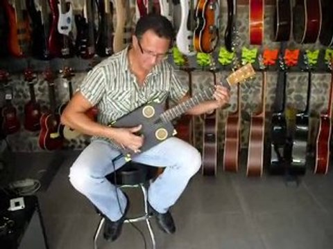 cigar box guitar (Arnaud DALLIER)