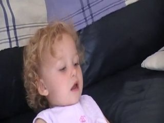 clara chante l'alphabet