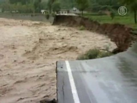 В Китае из-за наводнений гибнут люди