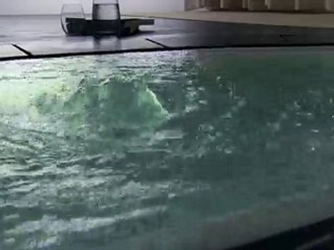 Baignoire à débordementTeuco Sorgente Animation, avec salle de bain design MONTANARO