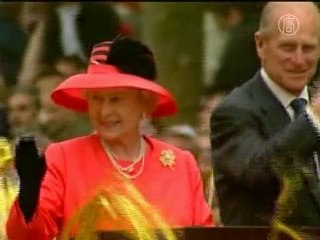 Платья королевы выставлены напоказ