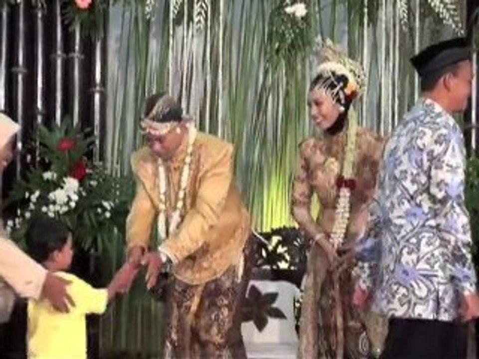 Reportour : En direct, Un mariage traditionnel Indonésien