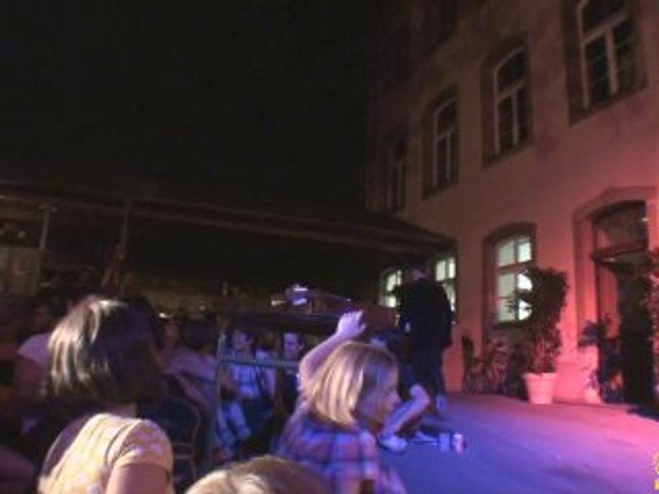 Paco chante la Paix Scenes de rue 2010 Mulhouse