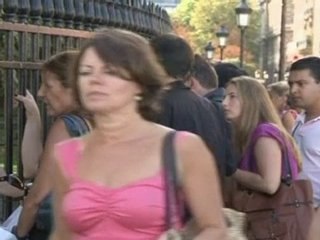 Carla Bruni has small role in Woody Allen movie