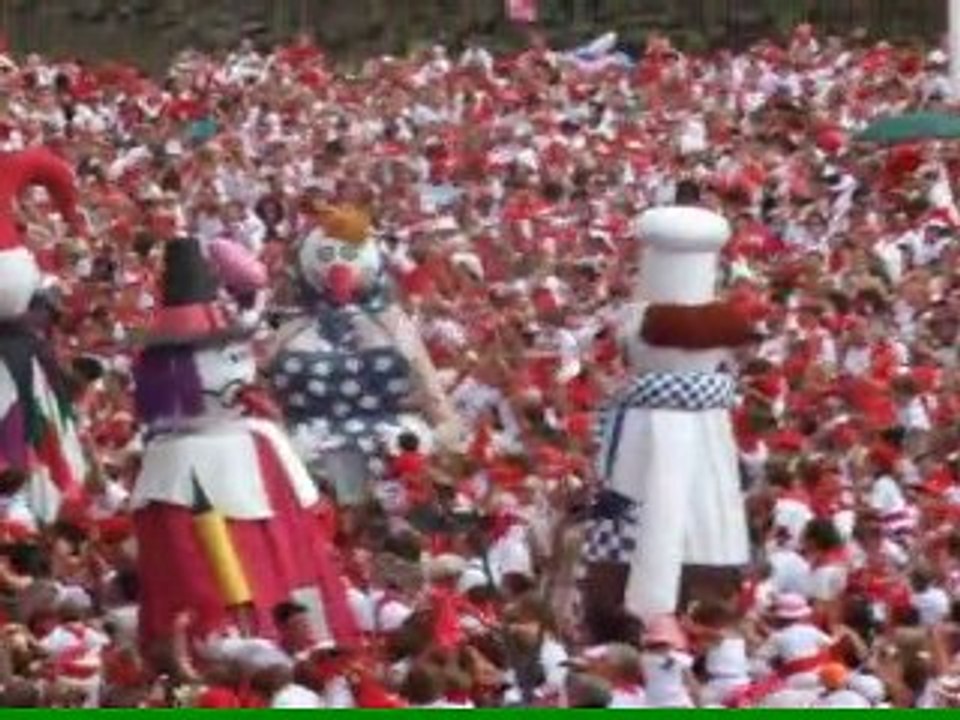 Les foulards tradition au reveil du Roi Léon