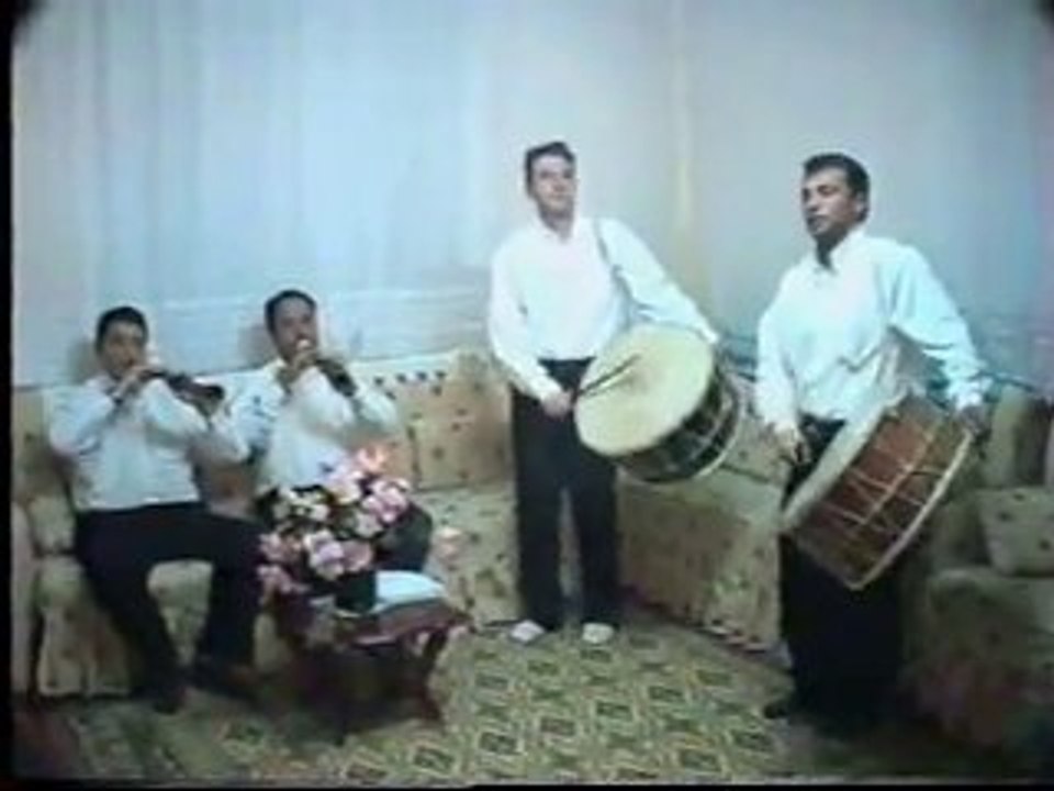 Fourty - Meneşke Koymuşlar Gülün Adını