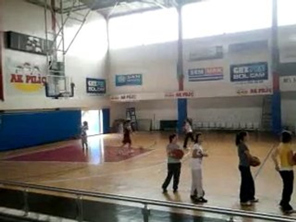 Bu kizlar cildirmis olmali....