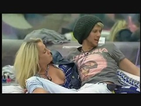 JJJ - Bedroom and Wardrobe Cuddles