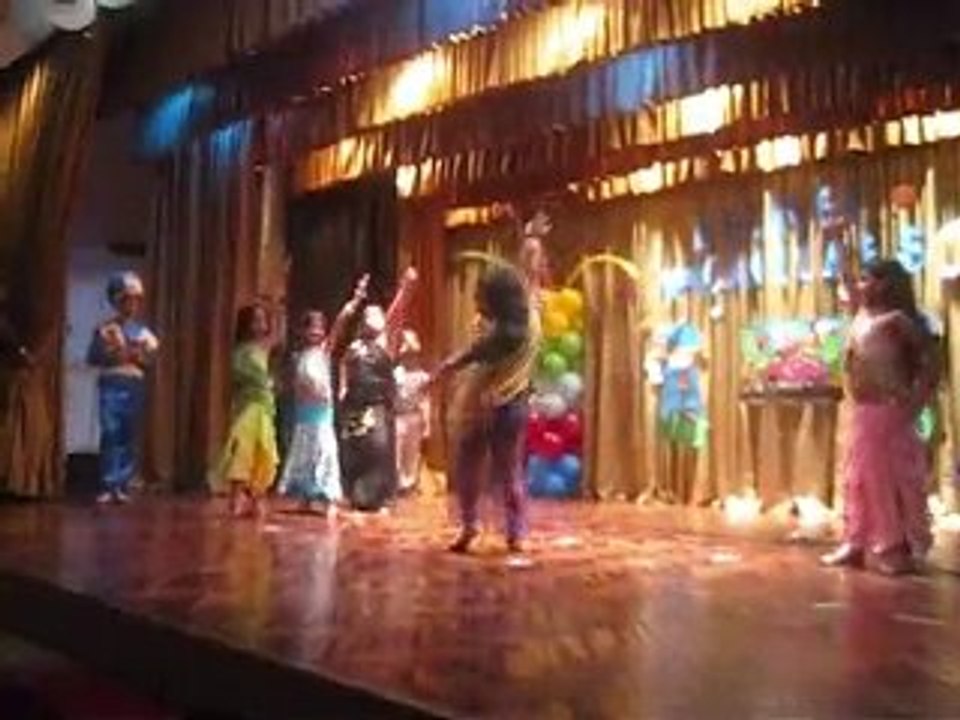 Danzas Orientales en el Acto Cultural del Colegio Betania