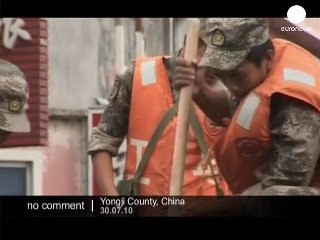 Clean-up after worst floods in China - no comment