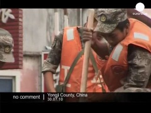 Clean-up after worst floods in China - no comment