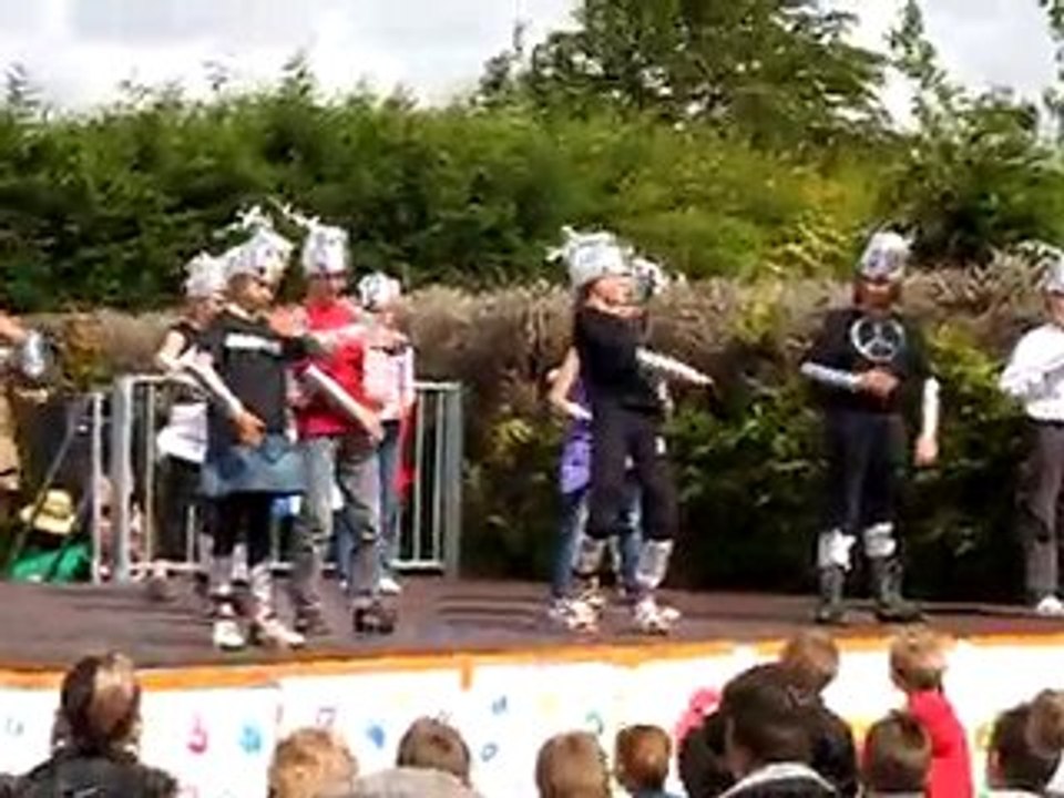 fete des écoles PAUL danse sur black eyed peas