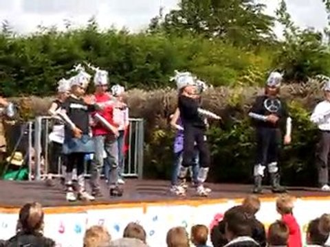 fete des écoles PAUL danse sur black eyed peas