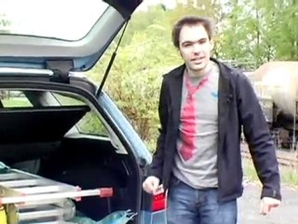 Mercedes E-Class T-Model vs. Dacia Logan MCV | drive it