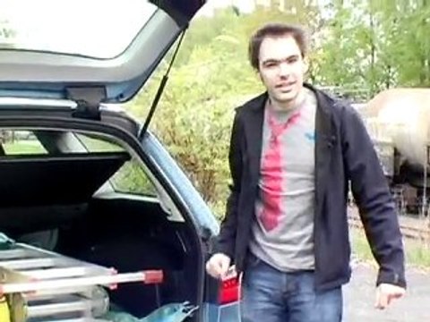 Mercedes E-Class T-Model vs. Dacia Logan MCV | drive it